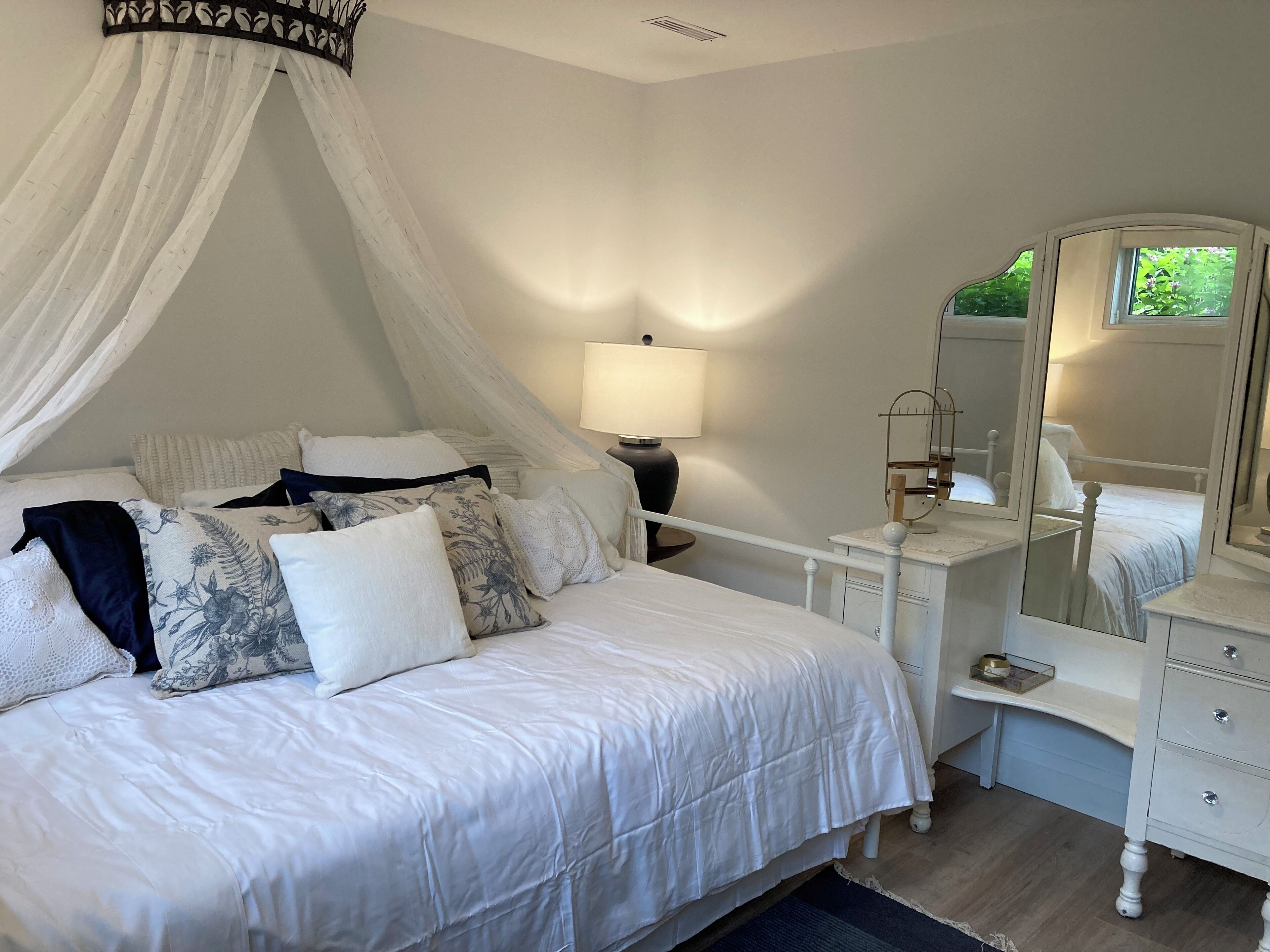 2 bedrooms, desk, iron/ironing board, travel cot