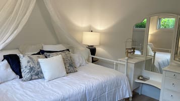 2 bedrooms, desk, iron/ironing board, travel cot