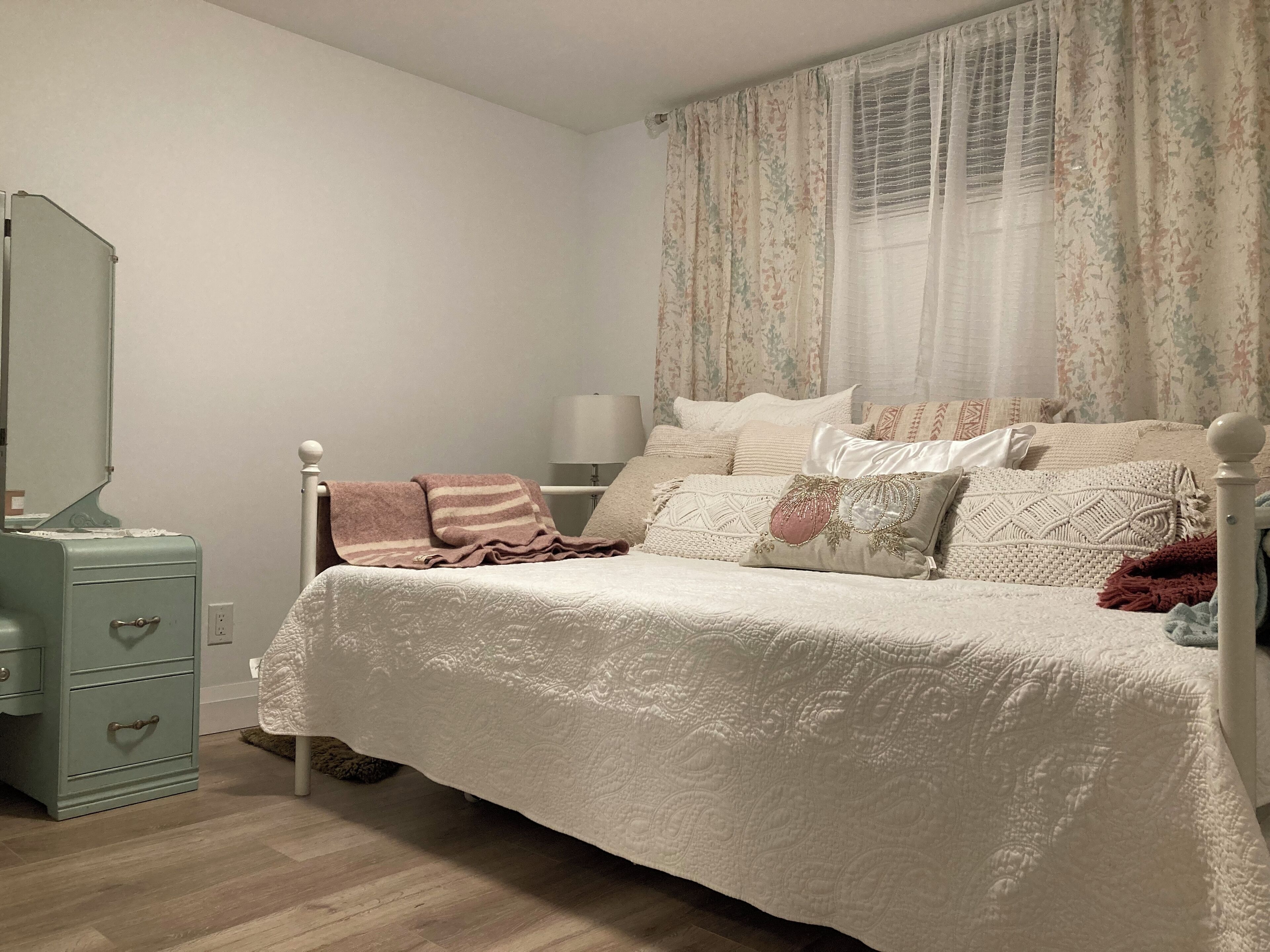 2 bedrooms, desk, iron/ironing board, travel crib