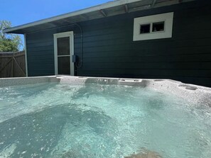 Bain à remous extérieur