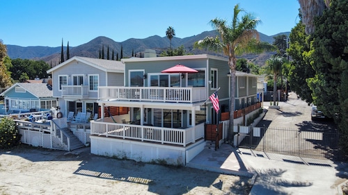 Gorgeous Lake Front Home w/Boat access Unit 2