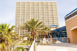 Terrace/patio - Crystal Tower Corner with 2 Balconies, 3 Pools, Lazy River, 2 Hot Tubs, Skywalk (Gulf Shores)