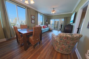 Smart TV - Crystal Tower Corner with 2 Balconies, 3 Pools, Lazy River, 2 Hot Tubs, Skywalk (Gulf Shores)