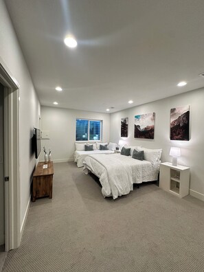 4 عدّة غرف نوم ومكواة/لوح كي وواي فاي وملاءات أسرّة