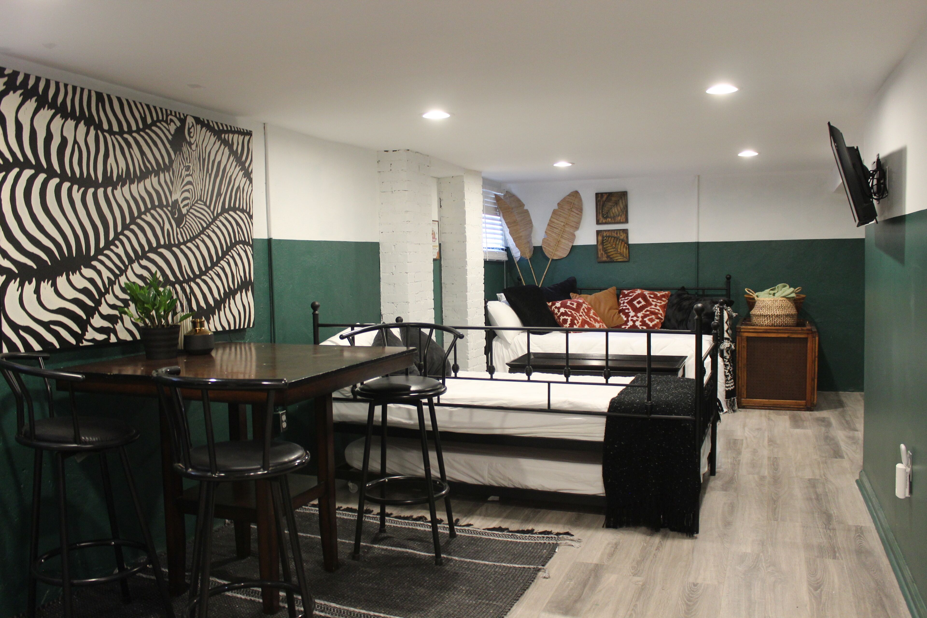 4bed Studio Basement! 5min->downtownkc - Kansas City, MO