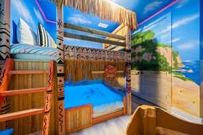 10 habitaciones, tabla de planchar con plancha y cuna de viaje 