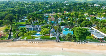 🏝️ Sleep to Caribbean Waves Pool | Beach + Pool + AC • Ocho Rio