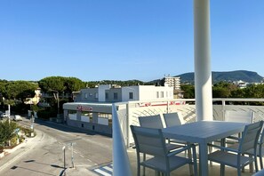 Outdoor dining - M412 - Marcelli, three-room apartment with terrace and parking space (Marcelli)