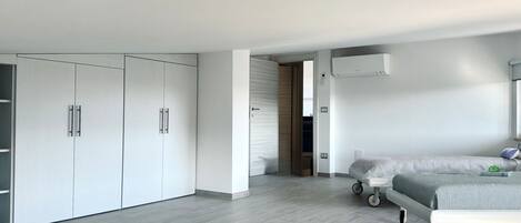 2 bedrooms, bed sheets