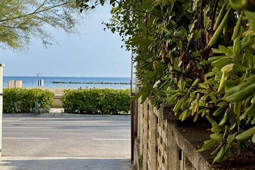 RM02 - Senigallia, three-room apartment facing the sea with parking space