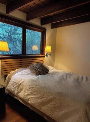 2 bedrooms, in-room safe, bed sheets