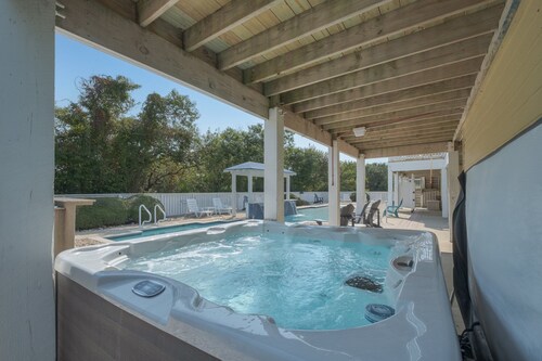 1893 - Twelve is Enough, Pet Friendly 12 Bedroom Corolla Property with Private Pool