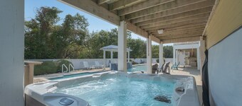 1893 - Twelve is Enough, Pet Friendly 12 Bedroom Corolla Property with Private Pool