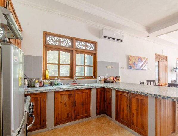 Family Villa, Non Smoking, Garden View | Private kitchen