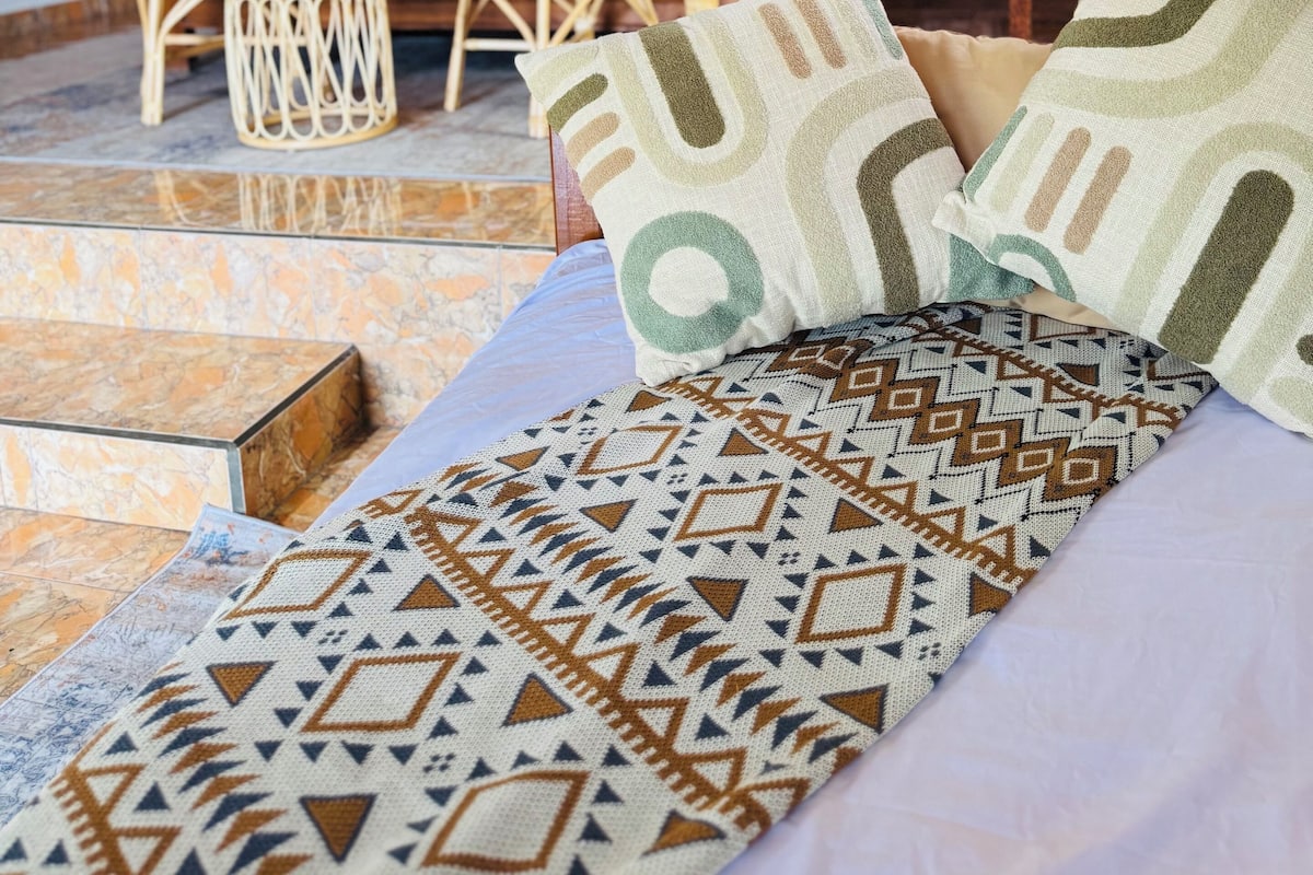 Desk, laptop workspace, cots/infant beds, free WiFi