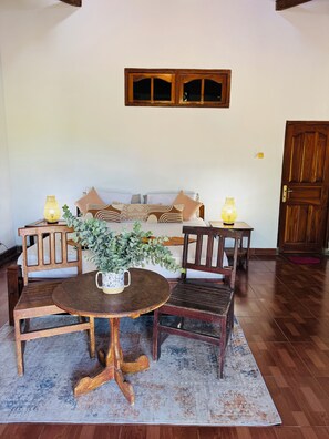 Espace de travail pour ordinateur portable, Wi-Fi gratuit, draps fournis