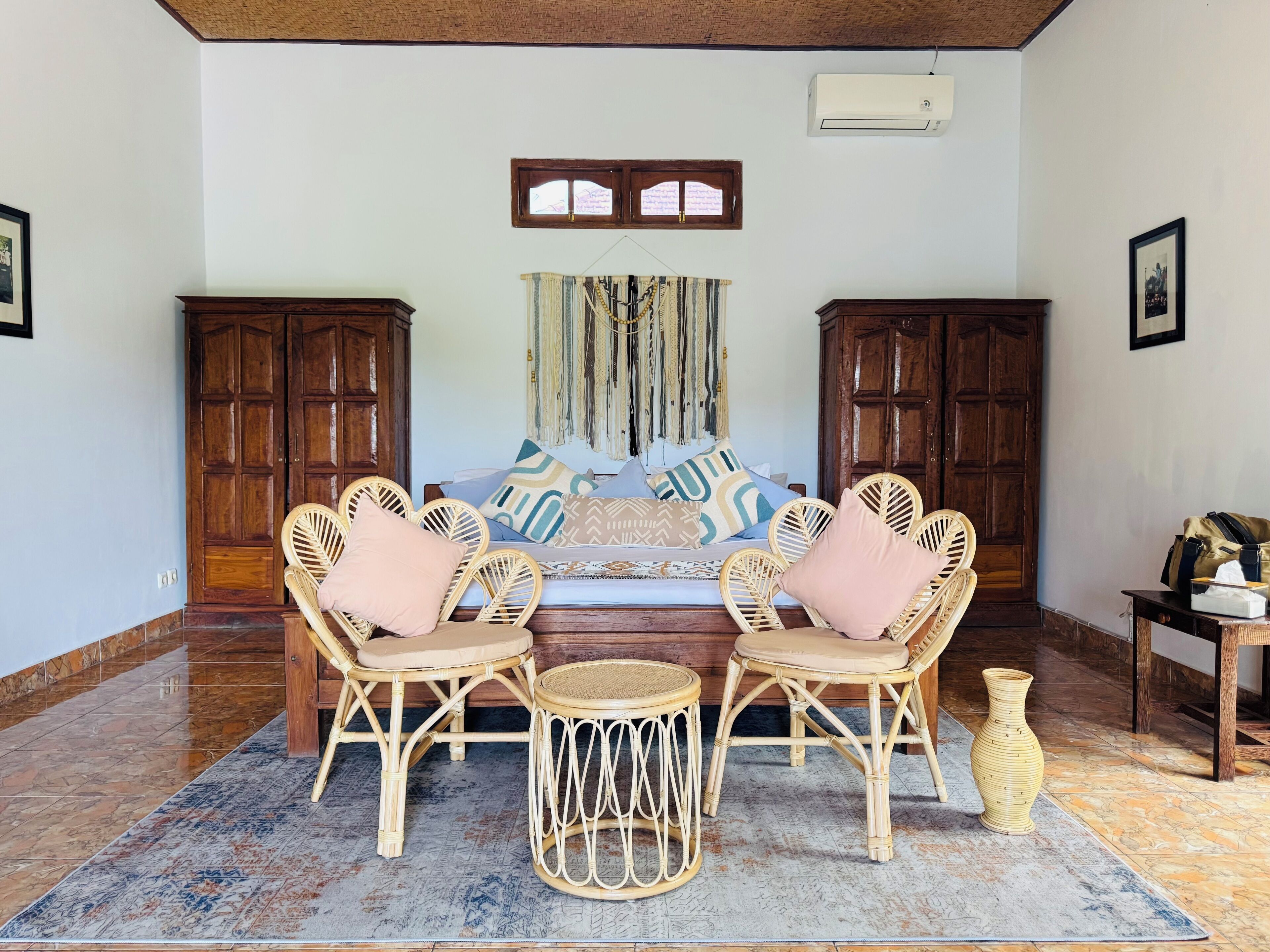 Desk, laptop workspace, cribs/infant beds, free WiFi