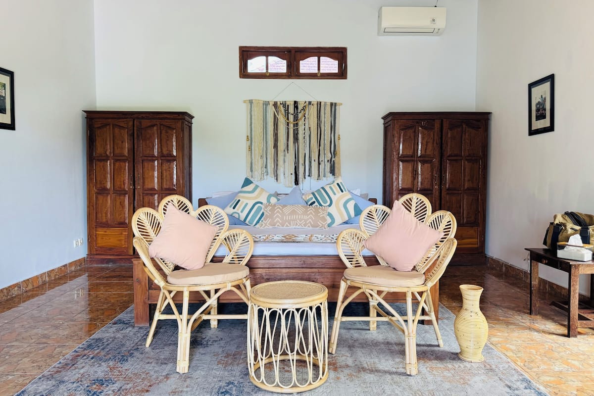 Desk, laptop workspace, cots/infant beds, free WiFi