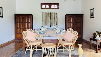 Desk, laptop workspace, cots/infant beds, free WiFi