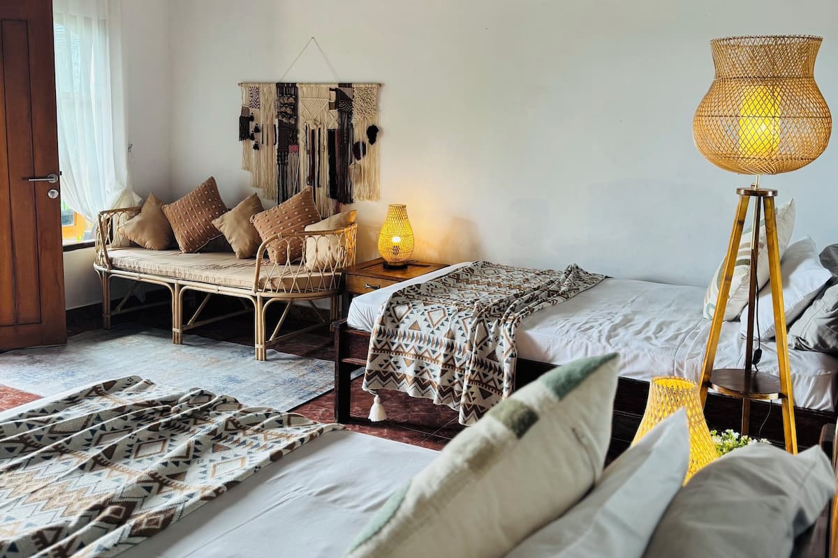 Quarto duplo, para não fumantes, vista para o jardim | Escrivaninha, espaço de trabalho para notebook, berços (sobretaxa)