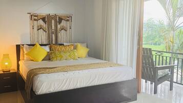 Familiekamer, niet-roken, uitzicht op tuin | Een bureau, een laptopwerkplek, babybedden (toeslag), gratis wifi