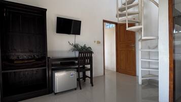 Family Room, Non Smoking, Garden View | Desk, laptop workspace, cribs/infant beds, free WiFi