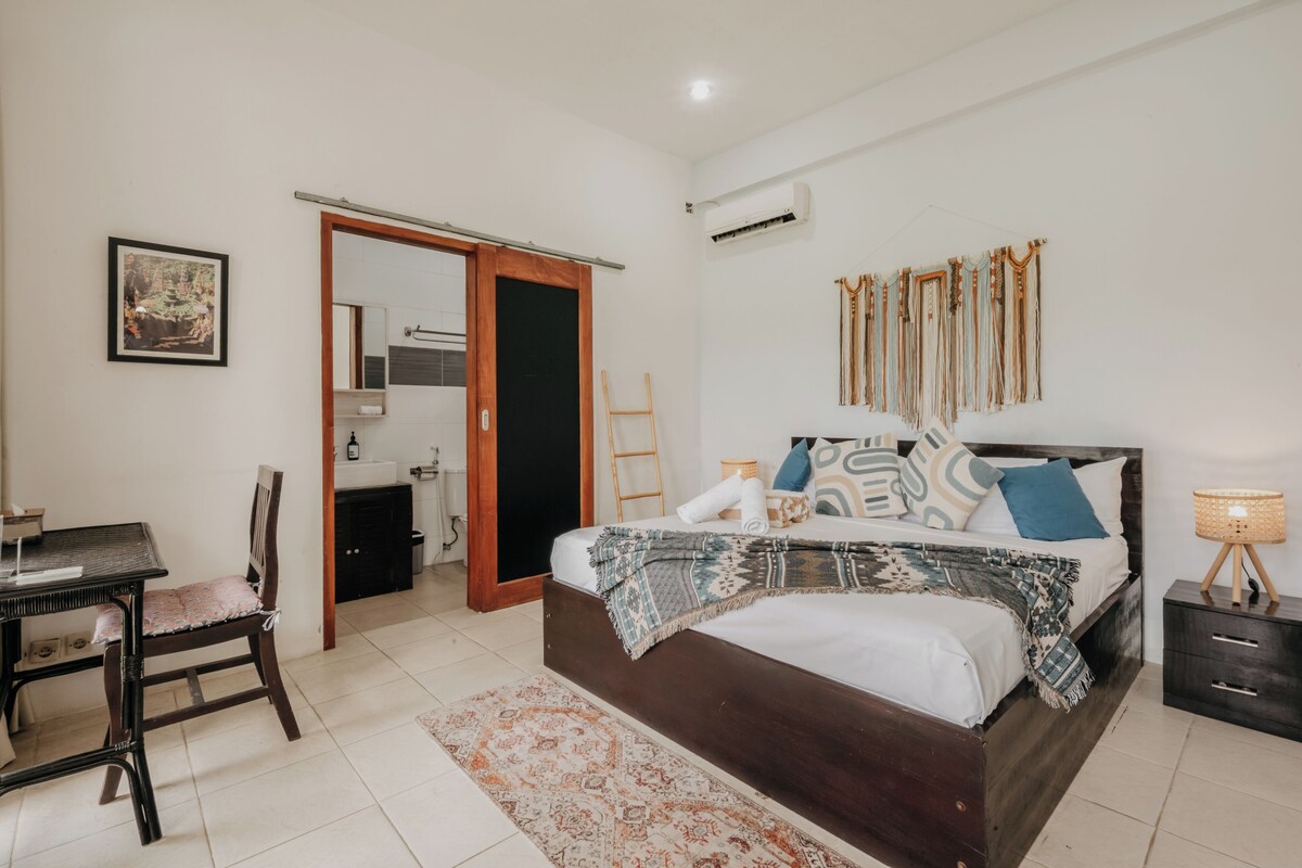 Double Room, Non Smoking, Garden View | Desk, laptop workspace, cribs (surcharge), WiFi (free)