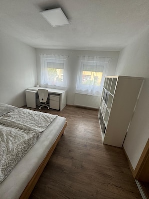 3 Schlafzimmer, Schreibtisch, Bügeleisen/Bügelbrett, kostenloses WLAN