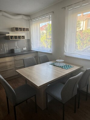 Dining - Gemütliches Reihenhaus in der Nähe von Zentrum (Kempten (Allgäu))