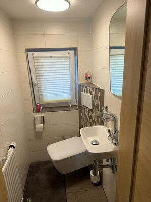 Hair dryer, towels, soap, shampoo - Gemütliches Reihenhaus in der Nähe von Zentrum (Kempten (Allgäu))