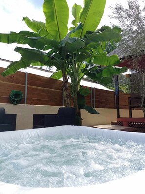 Bain à remous extérieur
