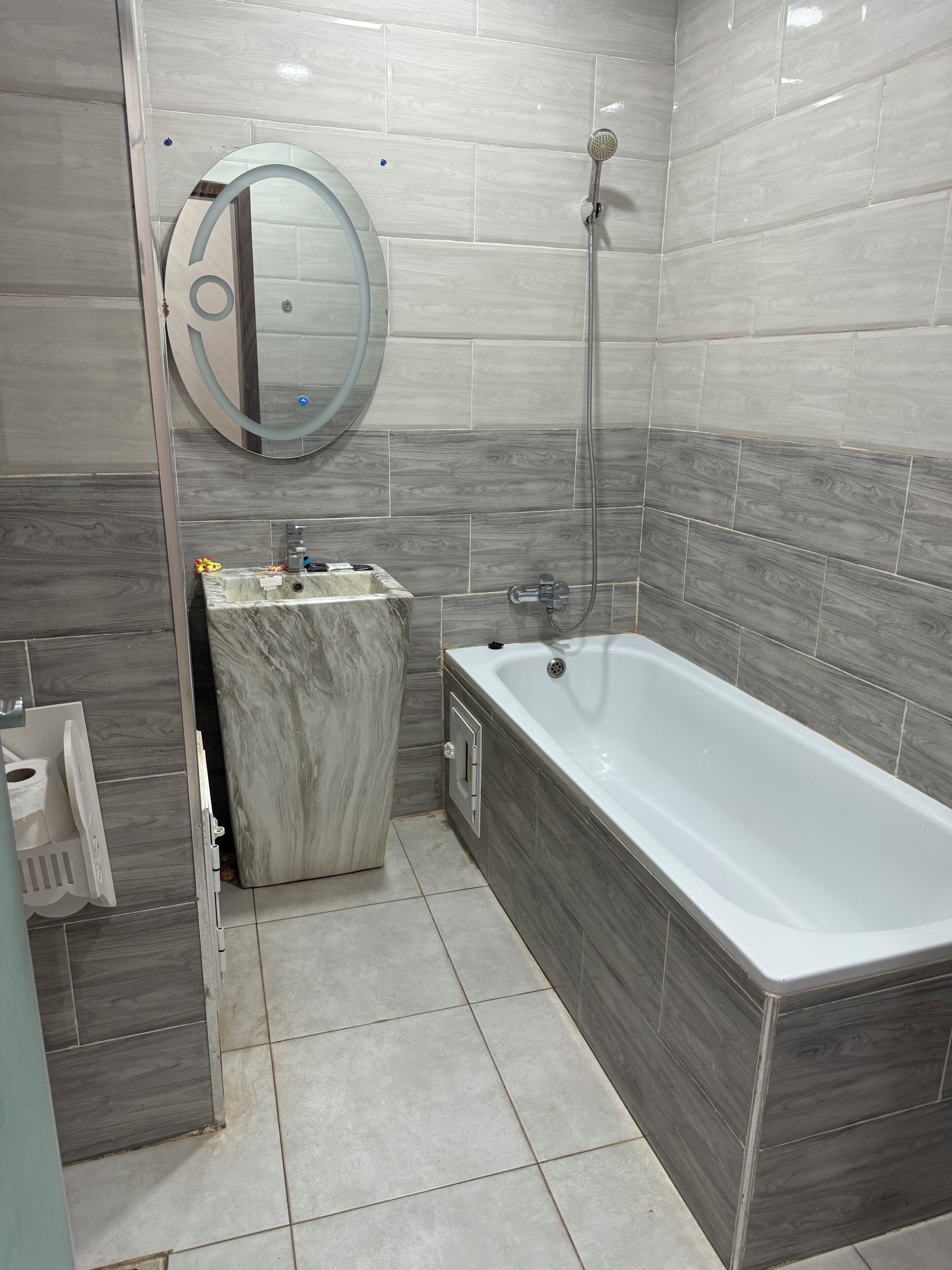 Standard Double or Twin Room | Bathroom | Towels, soap, shampoo, toilet paper