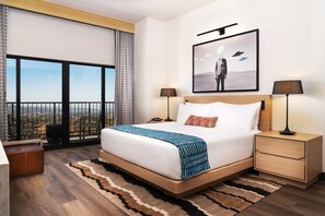 Room, 1 King Bed, Balcony | Premium bedding, pillowtop beds, in-room safe, desk - Chicken Ranch Casino Resort (Jamestown)