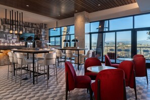 2 bars/lounges, cocktail bar - Chicken Ranch Casino Resort (Jamestown)