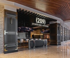 4 restaurants, breakfast served