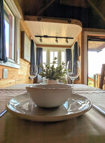 Charming Tiny House with Breath-Taking Views in Delano, TN