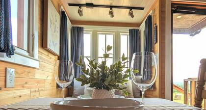 Charming Tiny House with Breath-Taking Views in Delano, TN