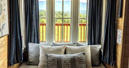 Charming Tiny House with Breath-Taking Views in Delano, TN