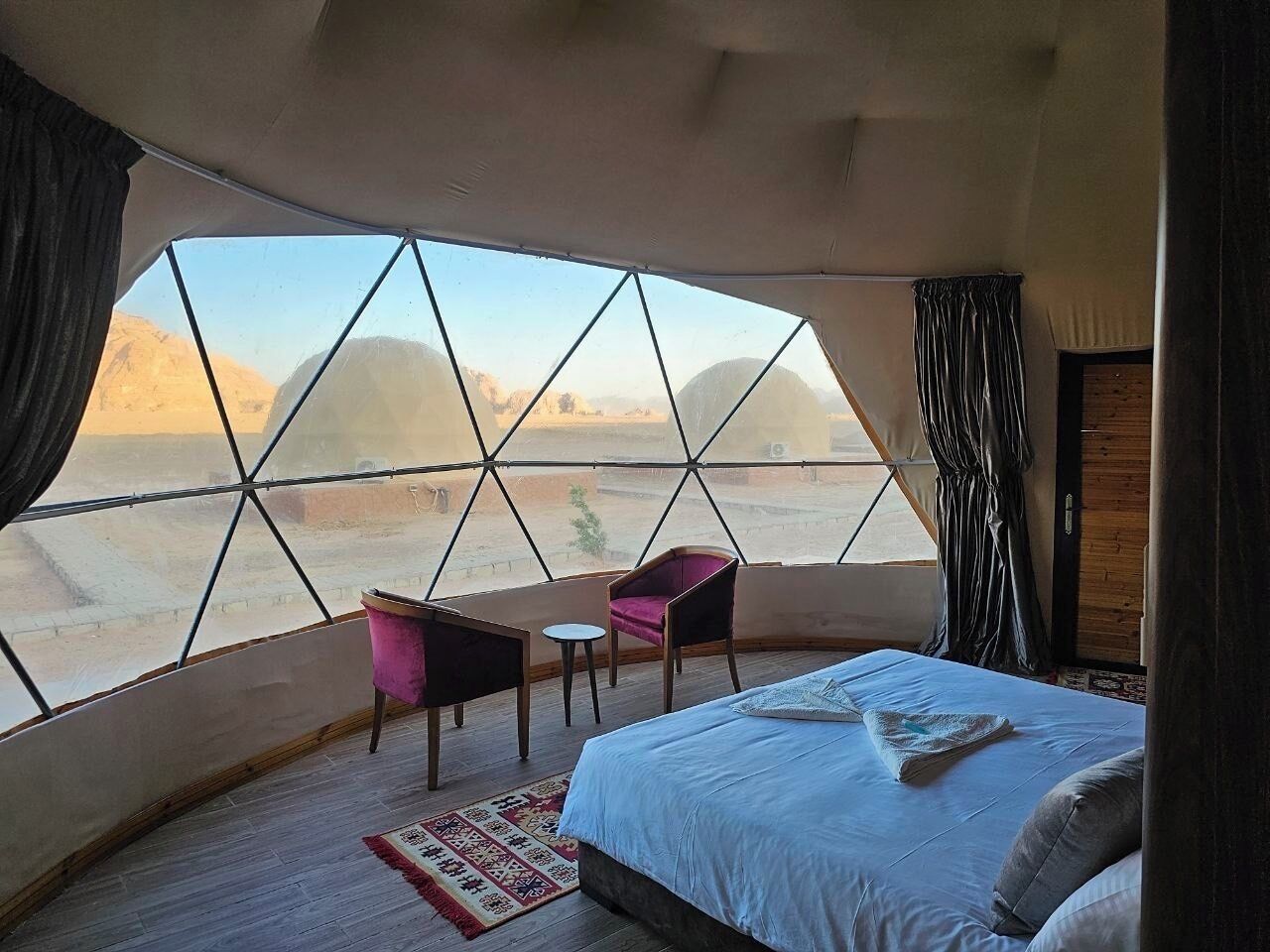 9 bedrooms, WiFi, bed sheets