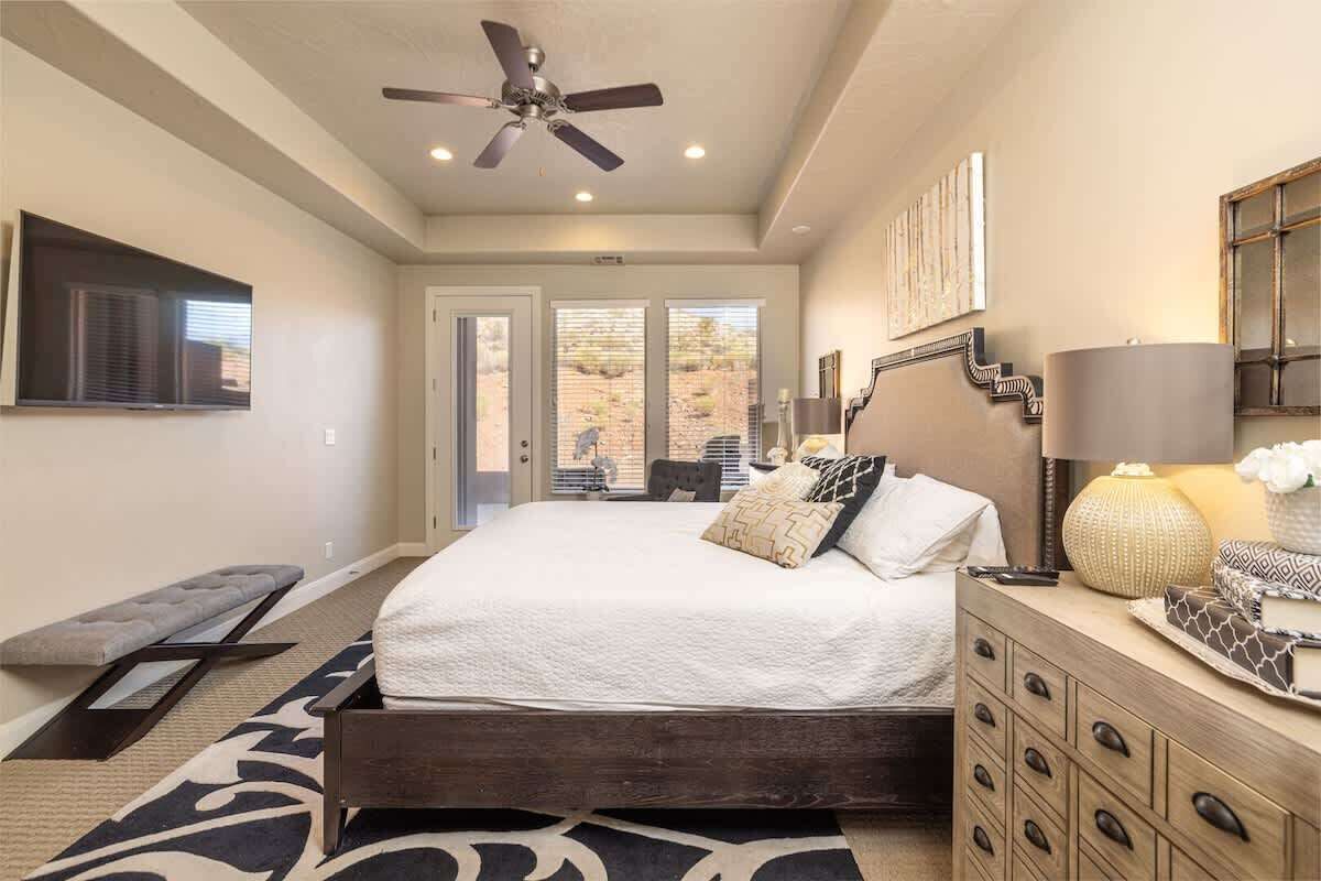 4 bedrooms, iron/ironing board, free WiFi, bed sheets