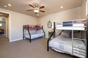 4 bedrooms, iron/ironing board, free WiFi, bed sheets - Adventure Awaits | Sand Hollow | 2085 Coral Ridge (Washington)