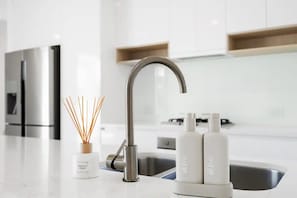 Townhome, 4 Bedrooms, Ocean View | Private kitchen | Toaster
