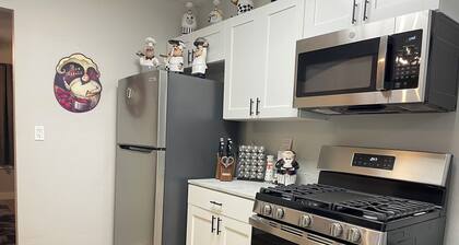 Cozy 1-bedroom apartment with a pulled out couch and WiFi in lovely Porterville