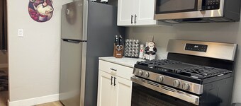 Cozy 1-bedroom apartment with a pulled out couch and WiFi in lovely Porterville