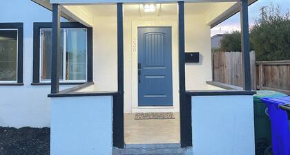 Cozy 1-bedroom apartment with a pulled out couch and WiFi in lovely Porterville