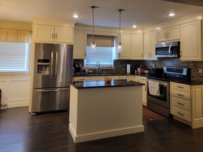 Private kitchen - Chic 2-bedroom with WiFi and AC in delightful Hummelstown (Hummelstown)