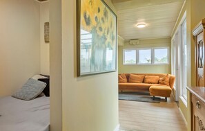 Smart TV, fireplace - Nice home in Bandholm with WiFi (Bandholm)