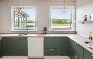 Fridge, oven, stovetop, dishwasher - Nice home in Bandholm with WiFi (Bandholm)