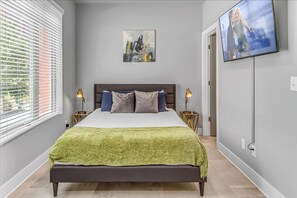 4 habitaciones, tabla de planchar con plancha y cuna de viaje 