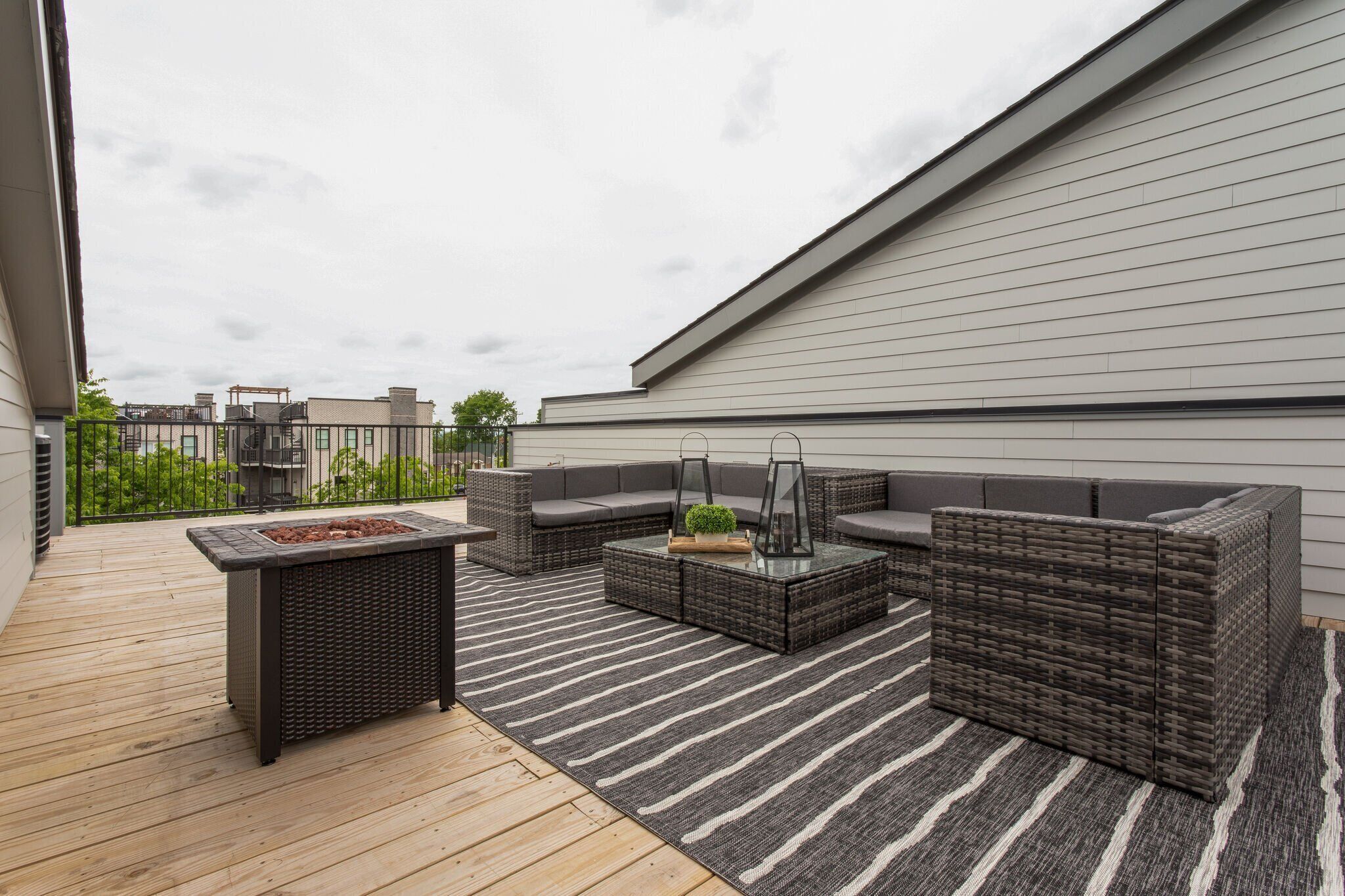 Cityscape Elegance- Rooftop Deck -Mins to Broadway